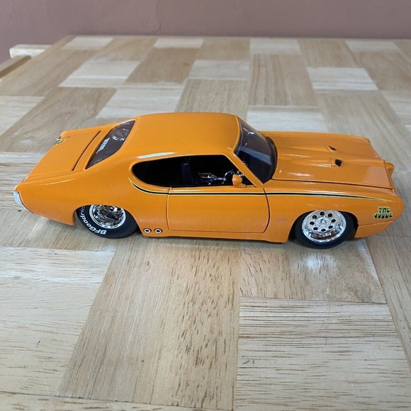 Jada 1969 Pontiac GTO Judge Big Time Muscle "COLORADO CUSTOM" 1:24 ORANGE